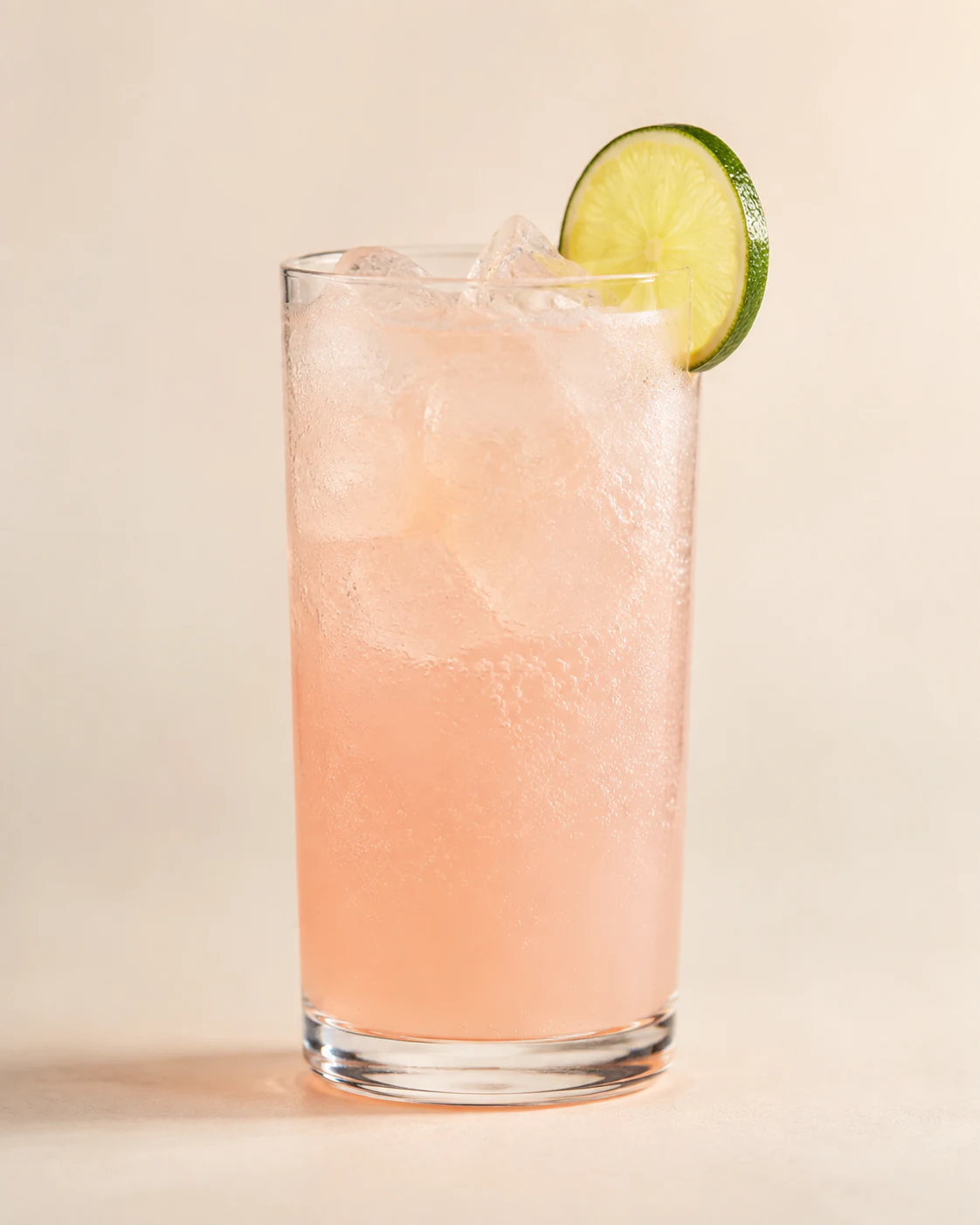Paloma in a tall glass with ice, a salt rim and a grapefruit slice